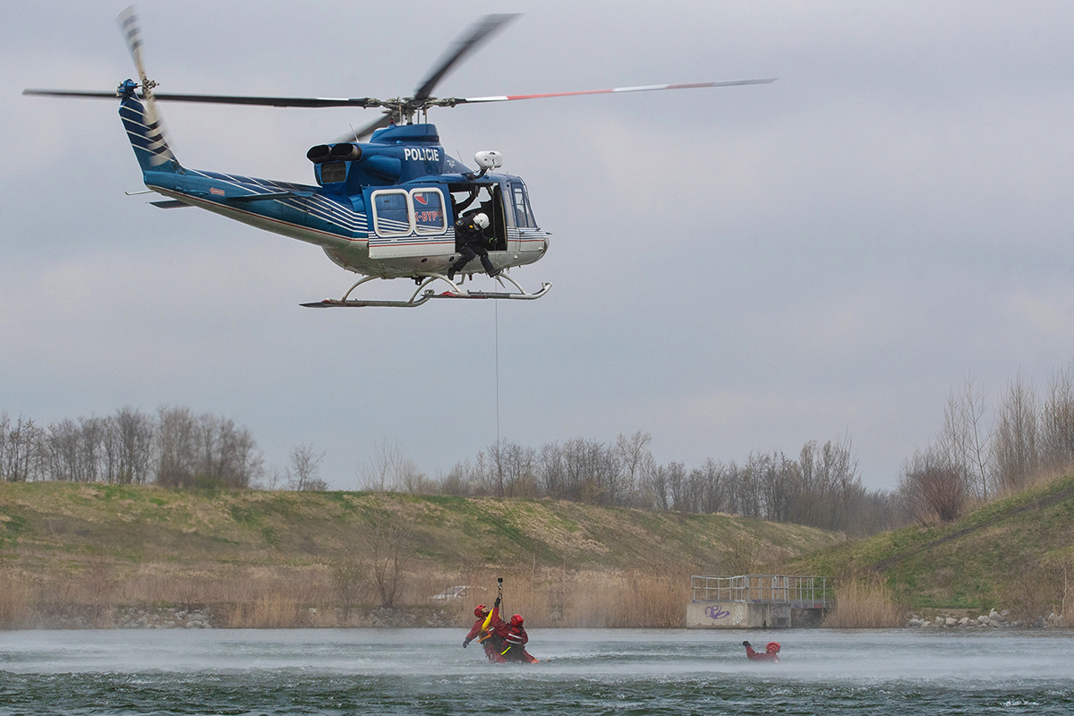 Bell 429 with Onboard Systems hoist and cargo hook.